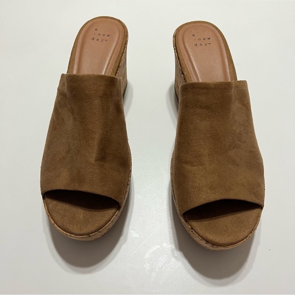 Suede Clogs - Picture 4 of 8